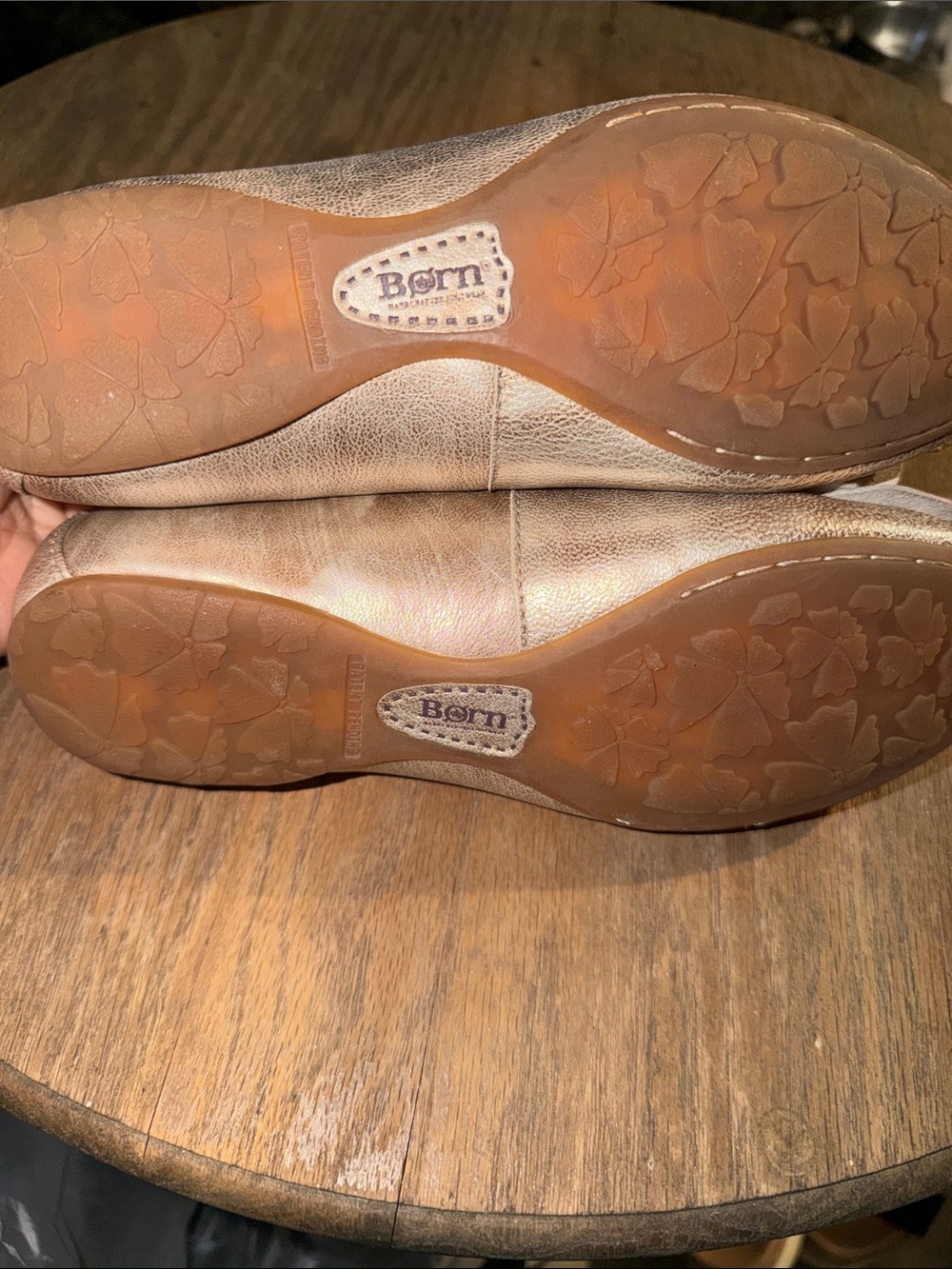 Born Leather Ballet Flats Gold Flower women’s size 6 - Picture 6 of 6